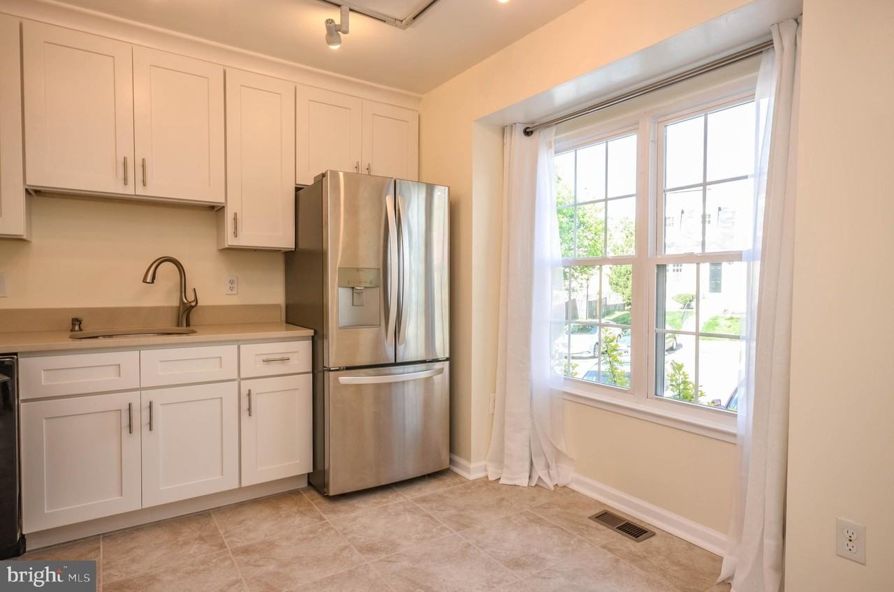 12104 Pikeview Ter - Photo 7 of 30