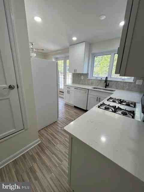 2421 Evans Dr - Photo 3 of 11