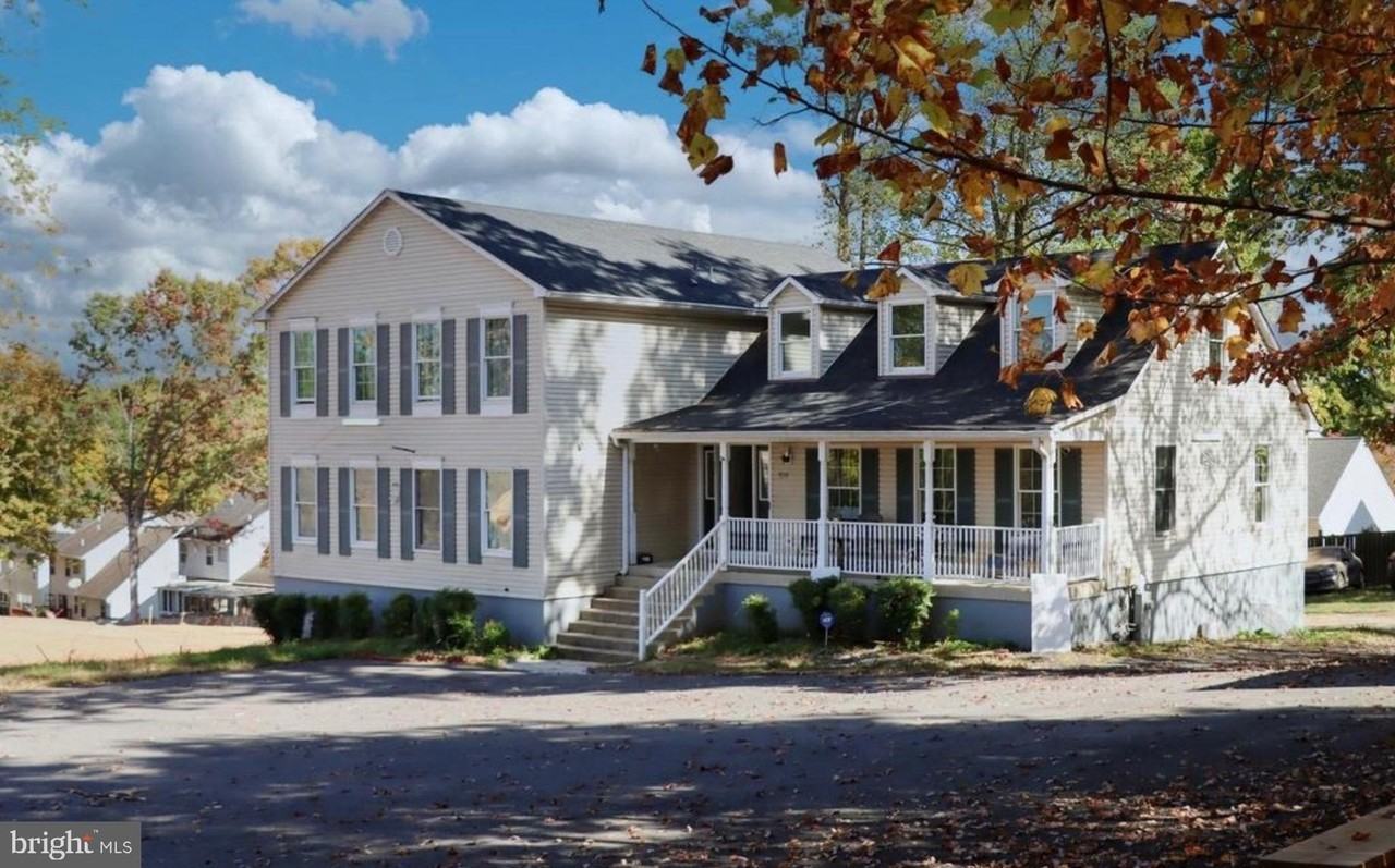 9216 Crandall Rd - Photo 3 of 8