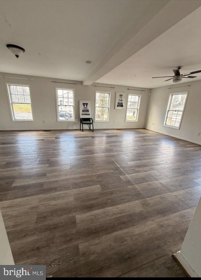 9216 Crandall Rd - Photo 6 of 8