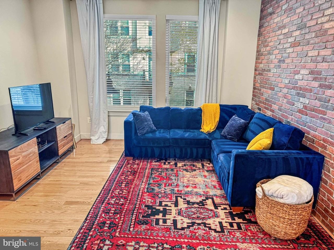 5610 45th Ave - Photo 4 of 24