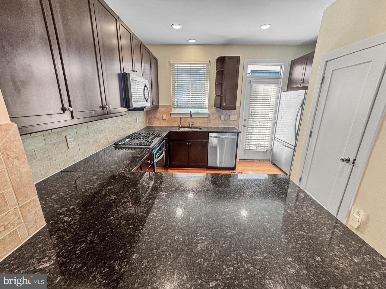 5610 45th Ave - Photo 6 of 24