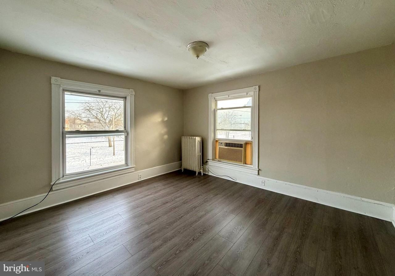 706 High St N Ste 2 #2 - Photo 4 of 10