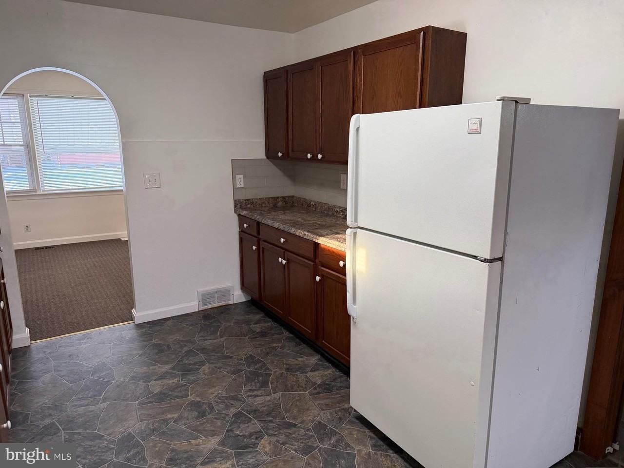 251 Summit Ave - Photo 6 of 19