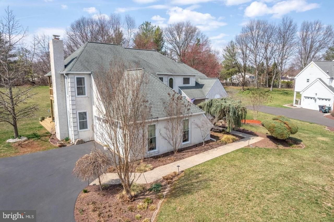 56 W Windrose Dr - Photo 2 of 50