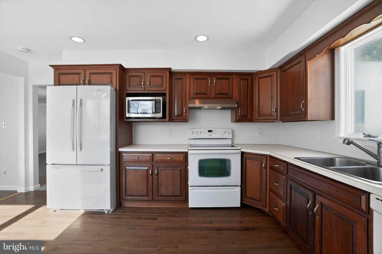 540 Martins Corner Rd - Photo 7 of 33