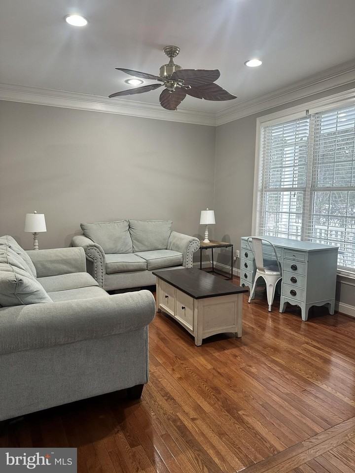 204 Windham Dr - Photo 2 of 38