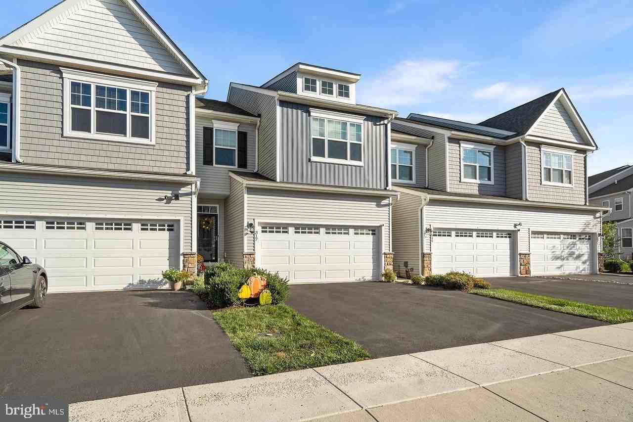 317 Ridgewood Dr - Photo 2 of 35