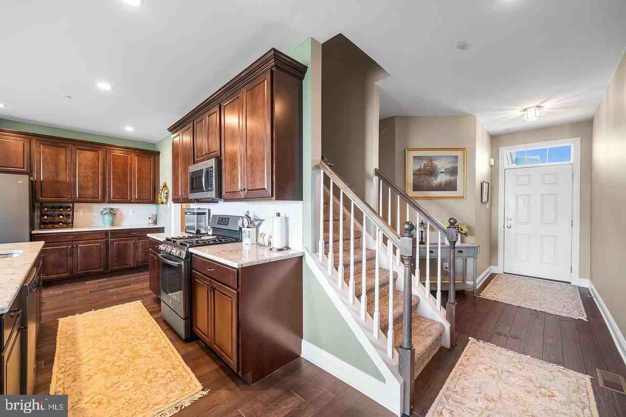 317 Ridgewood Dr - Photo 7 of 35