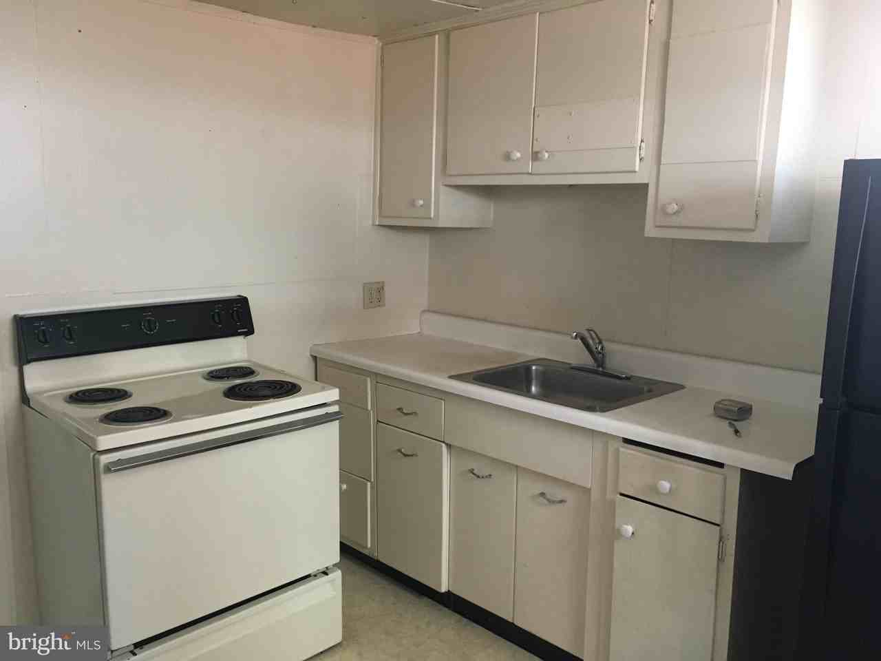 129 E High St Apt C #C - Photo 3 of 11