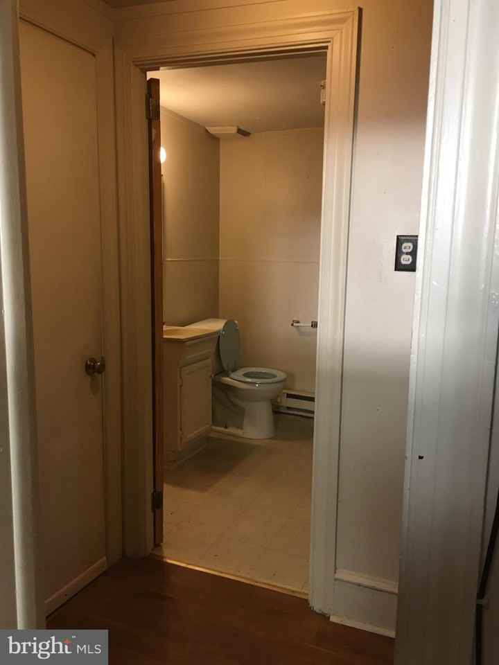 129 E High St Apt C #C - Photo 7 of 11