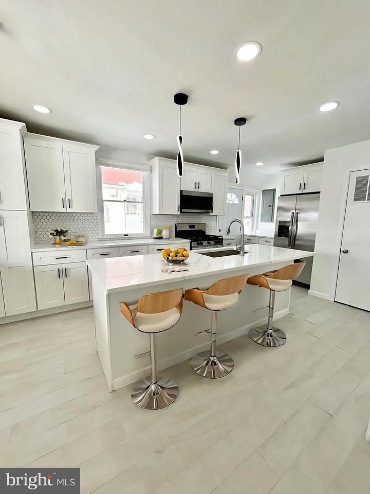 1007 Ripley St - Photo 4 of 37