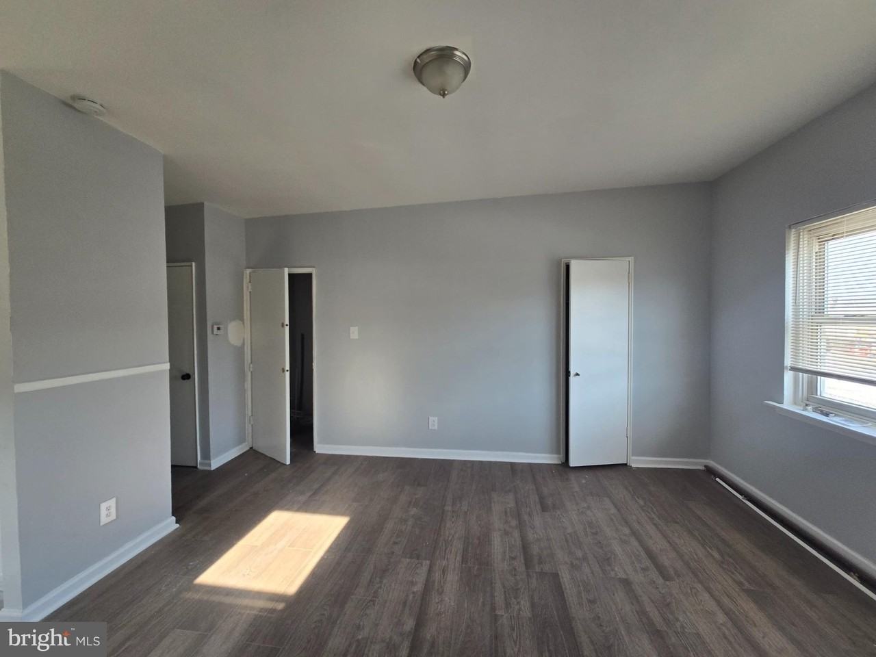 5832 N Mascher St - Photo 5 of 37