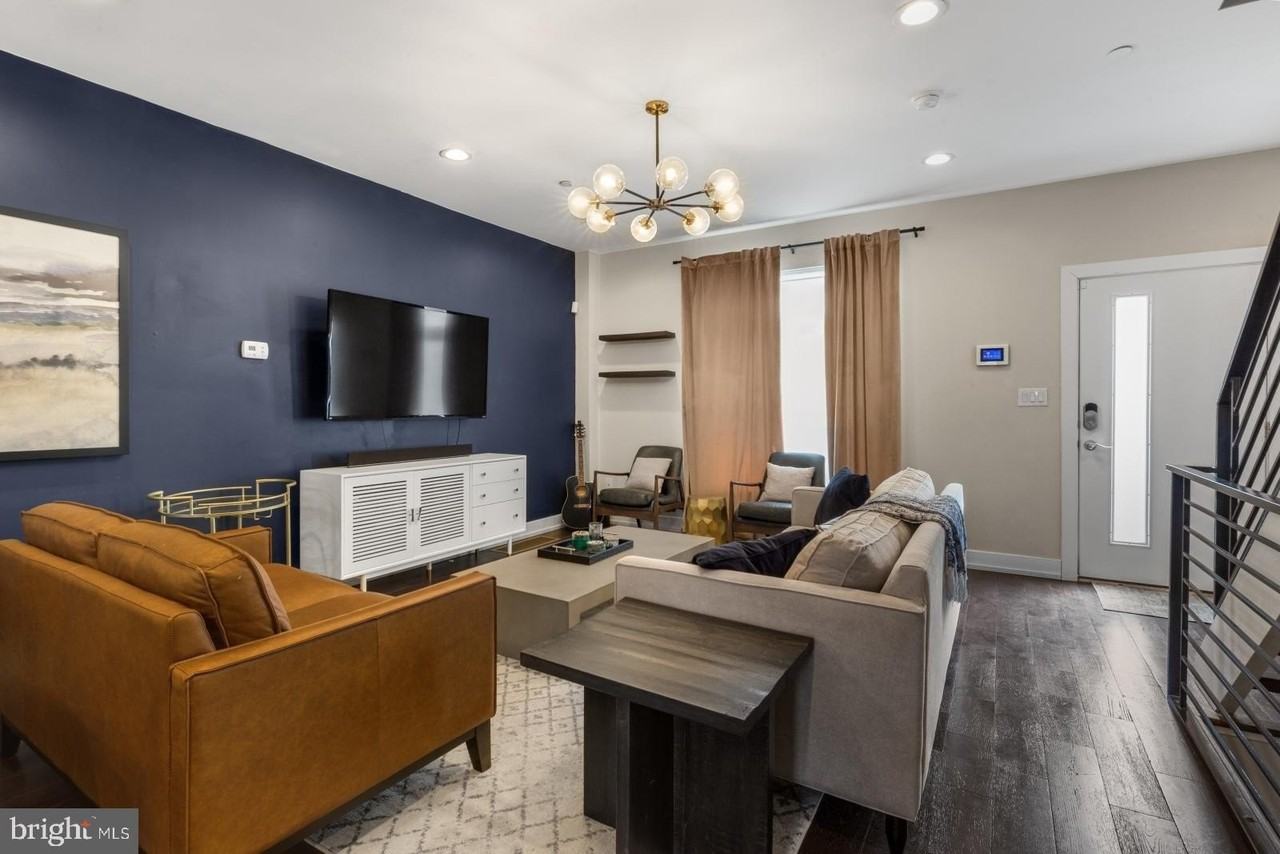 2707 W Stiles St - Photo 2 of 43