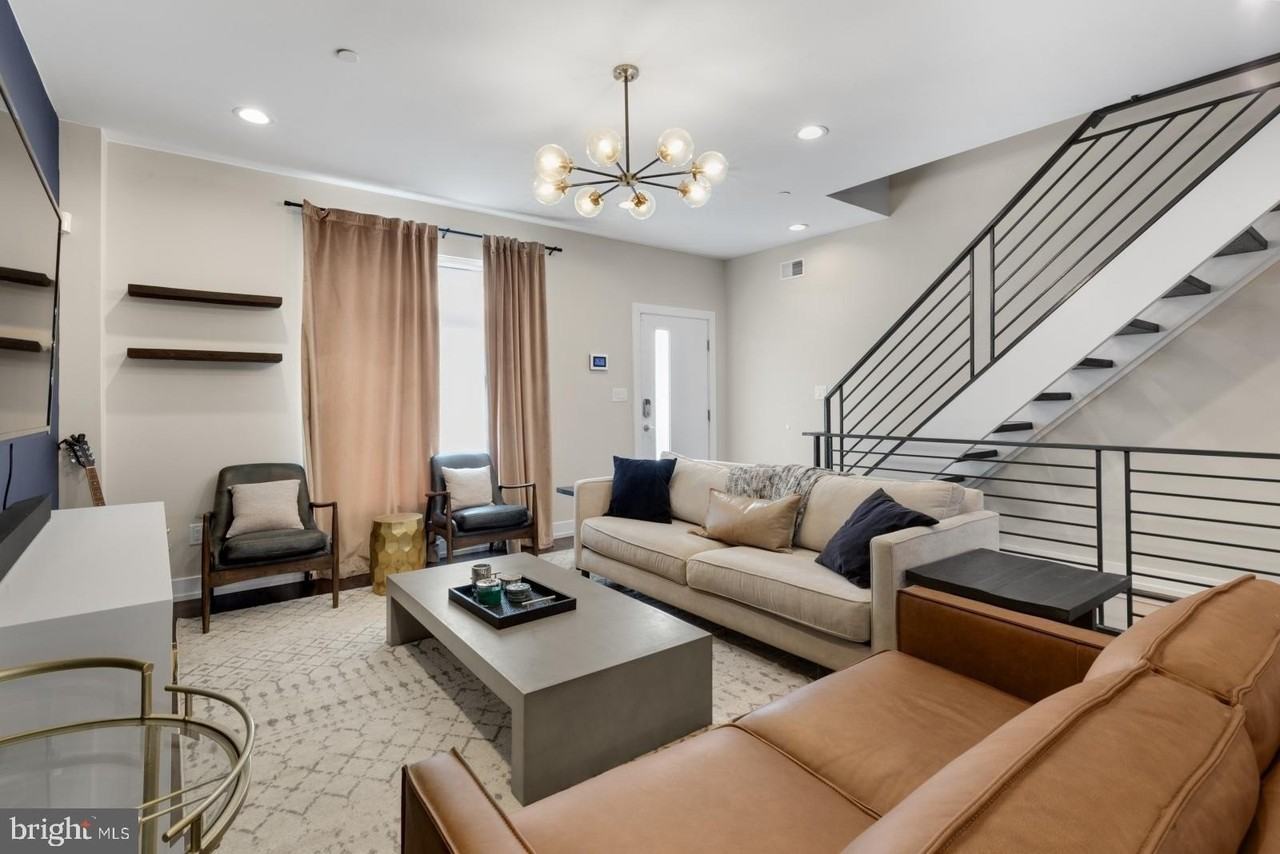 2707 W Stiles St - Photo 3 of 43