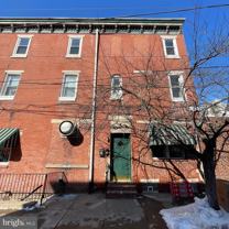 2721 E Somerset St 3rd Fl #3rdFL - Photo 1 of 1