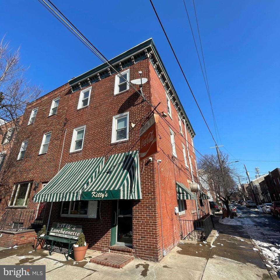 2721 E Somerset St 3rd Fl #3rdFL - Photo 2 of 10