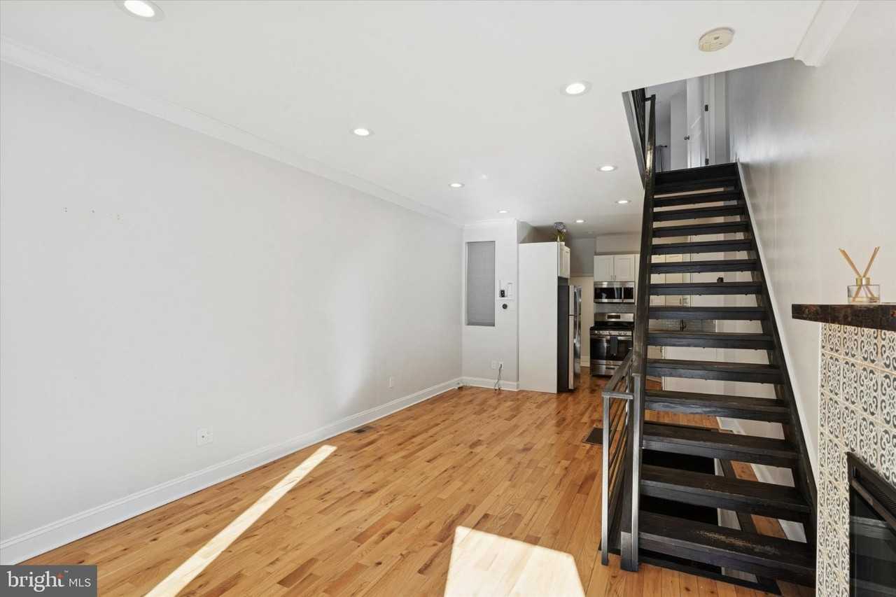 2527 Ingersoll St - Photo 2 of 15