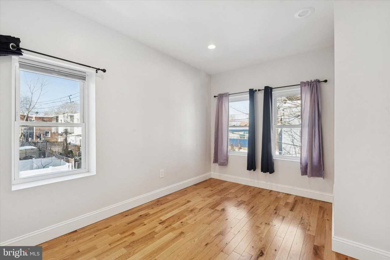 2527 Ingersoll St - Photo 7 of 15