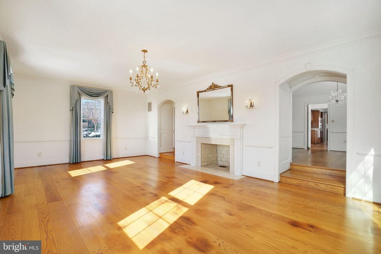 513 Cathedral Dr - Photo 4 of 50