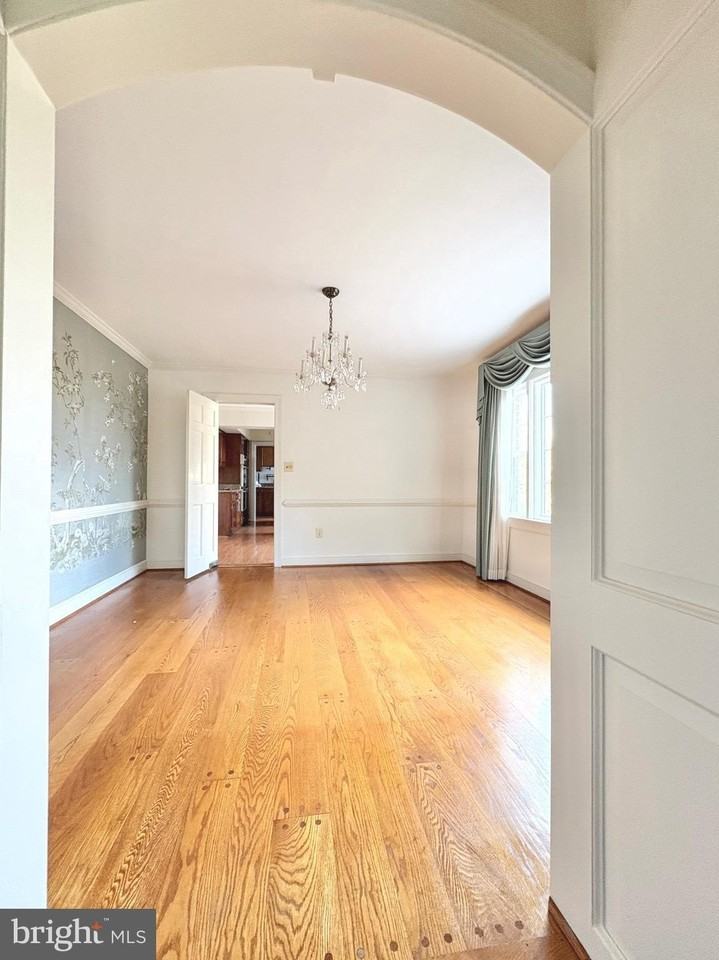 513 Cathedral Dr - Photo 7 of 50