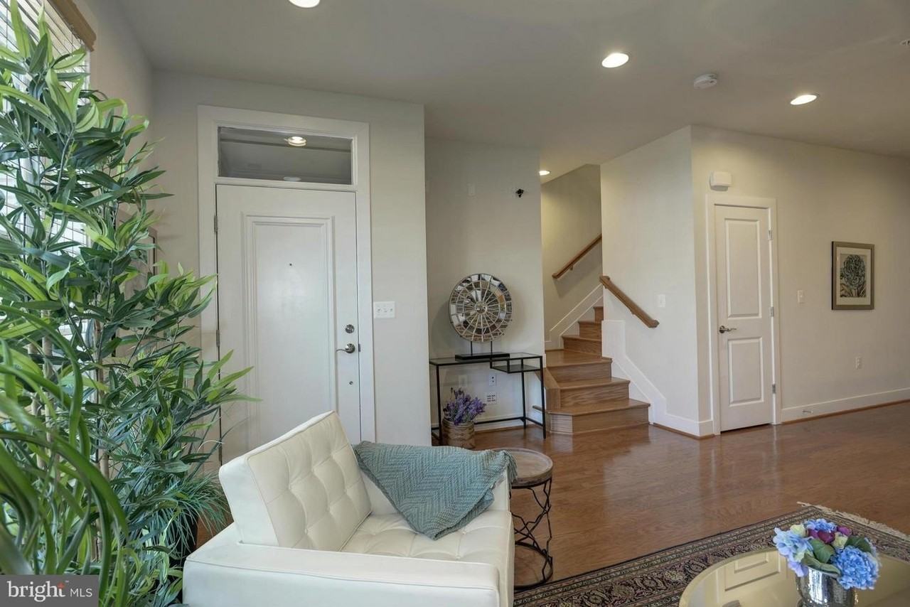 2009 Richmond Hwy Unit 101 #101 - Photo 5 of 24