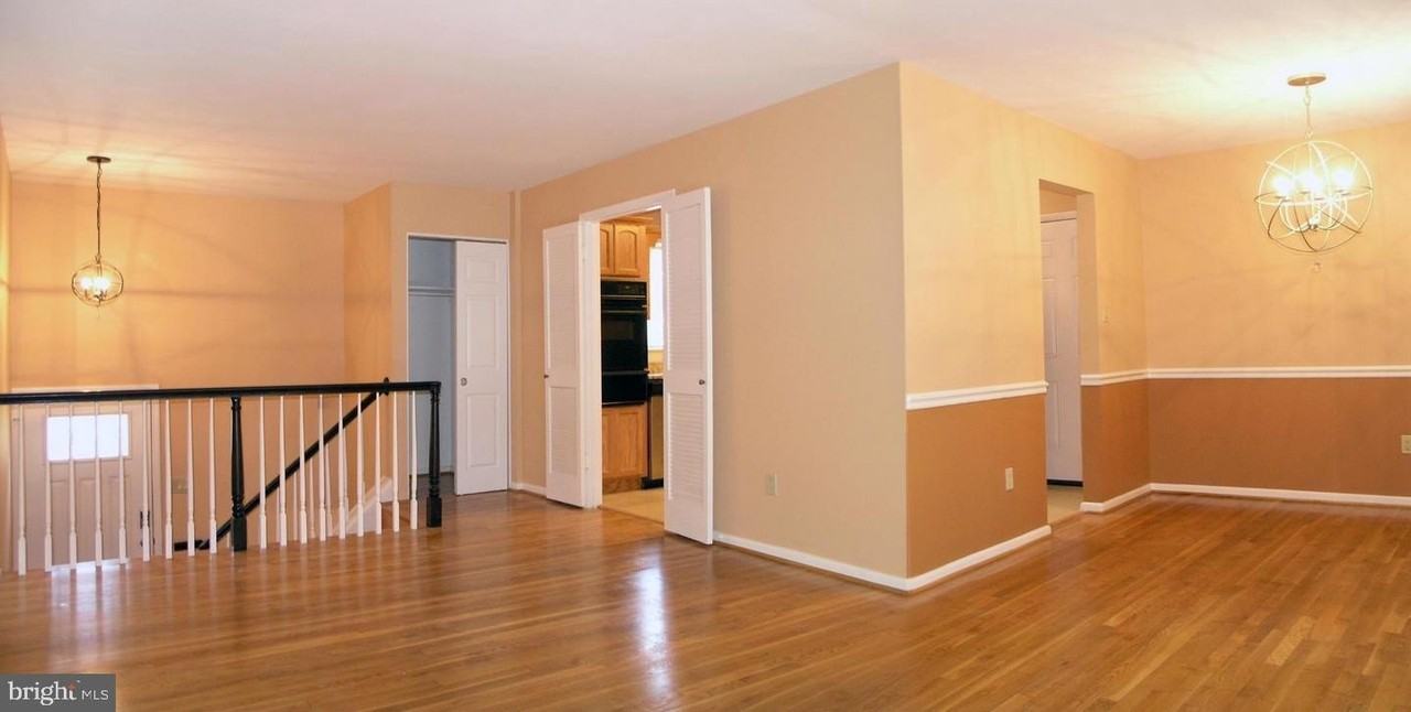 2626 Bowling Green Dr - Photo 4 of 34