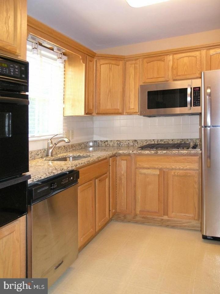 2626 Bowling Green Dr - Photo 7 of 34