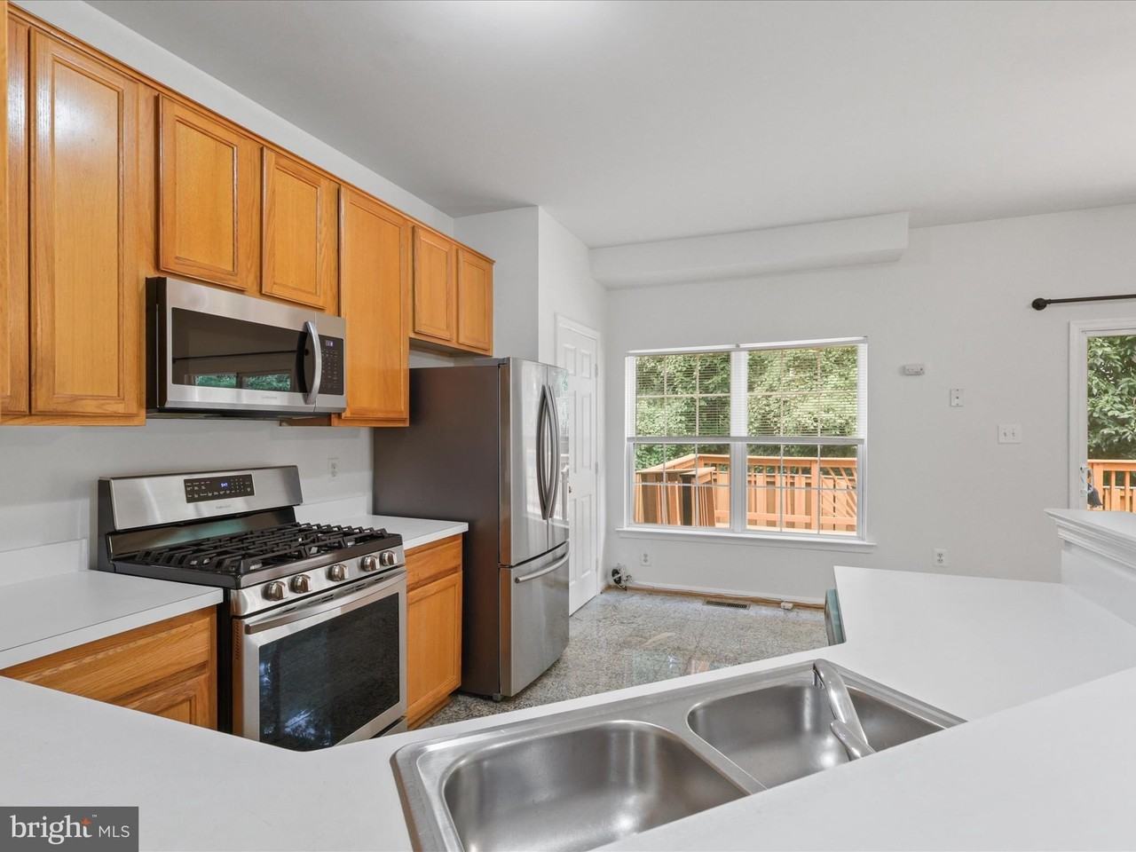 7700 Shadowcreek Ter - Photo 4 of 44