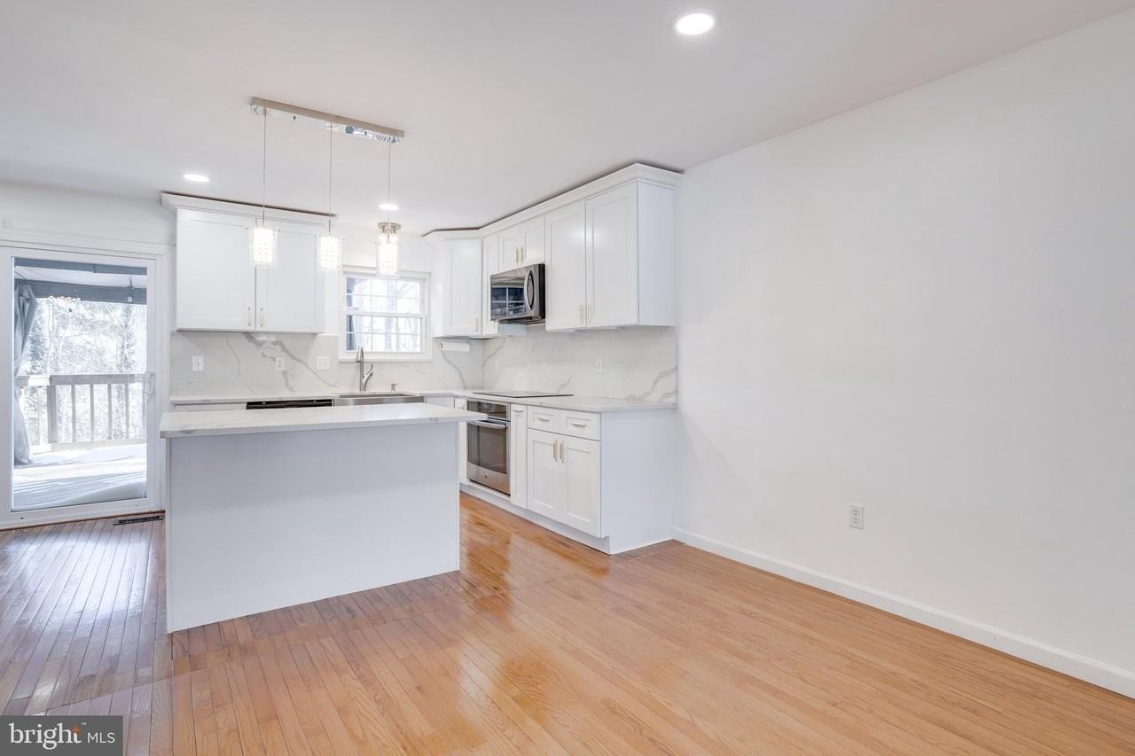 5809 Waterdale Ct - Photo 4 of 29