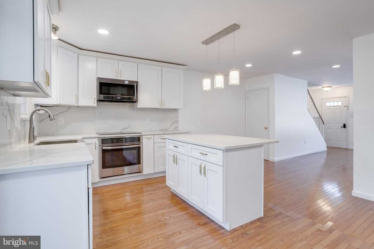 5809 Waterdale Ct - Photo 5 of 29