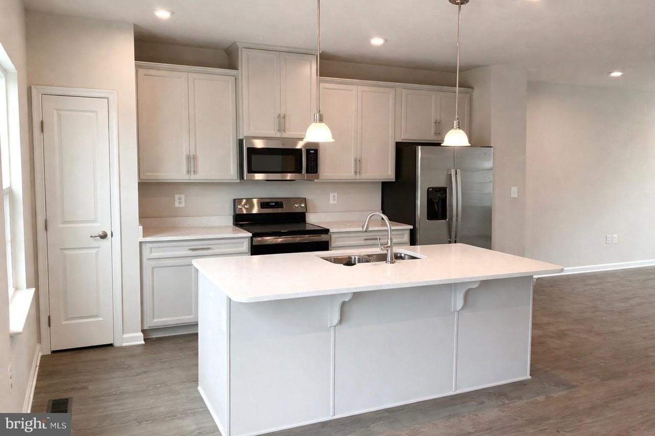 8820 Stevenson Ln - Photo 4 of 10