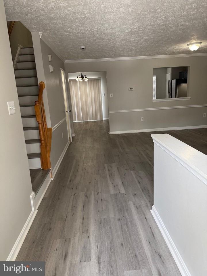 405 Park Cove Dr - Photo 5 of 47