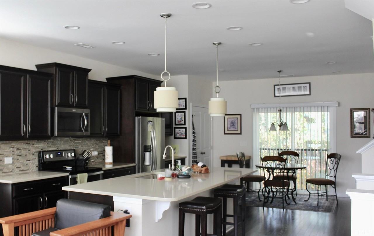 1608 Topaz Ln - Photo 3 of 23