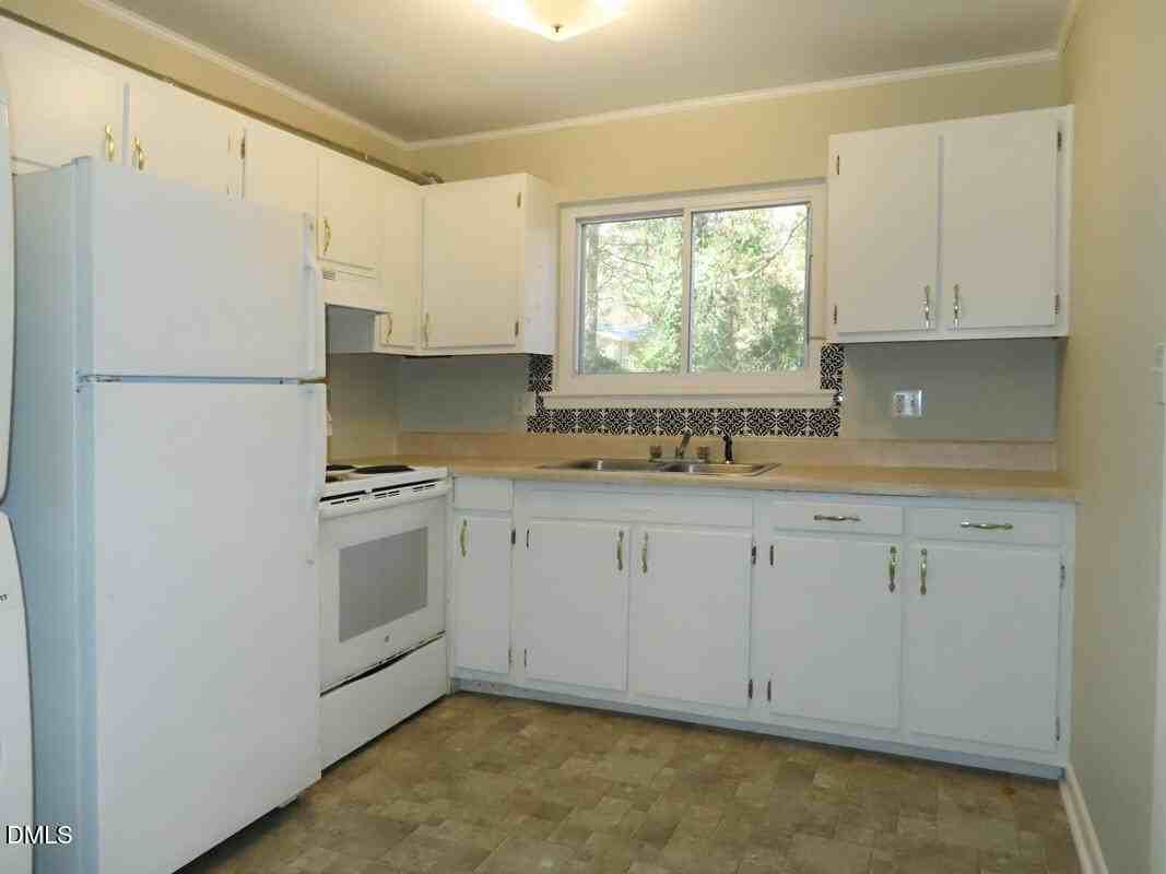 108 Sue Ann Ct Apt C #C - Photo 5 of 13