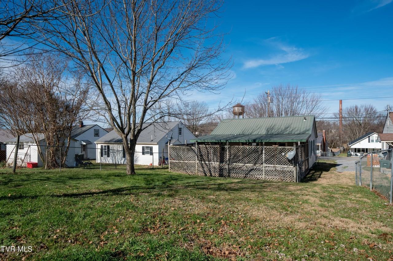 1119 Forest St - Photo 7 of 16