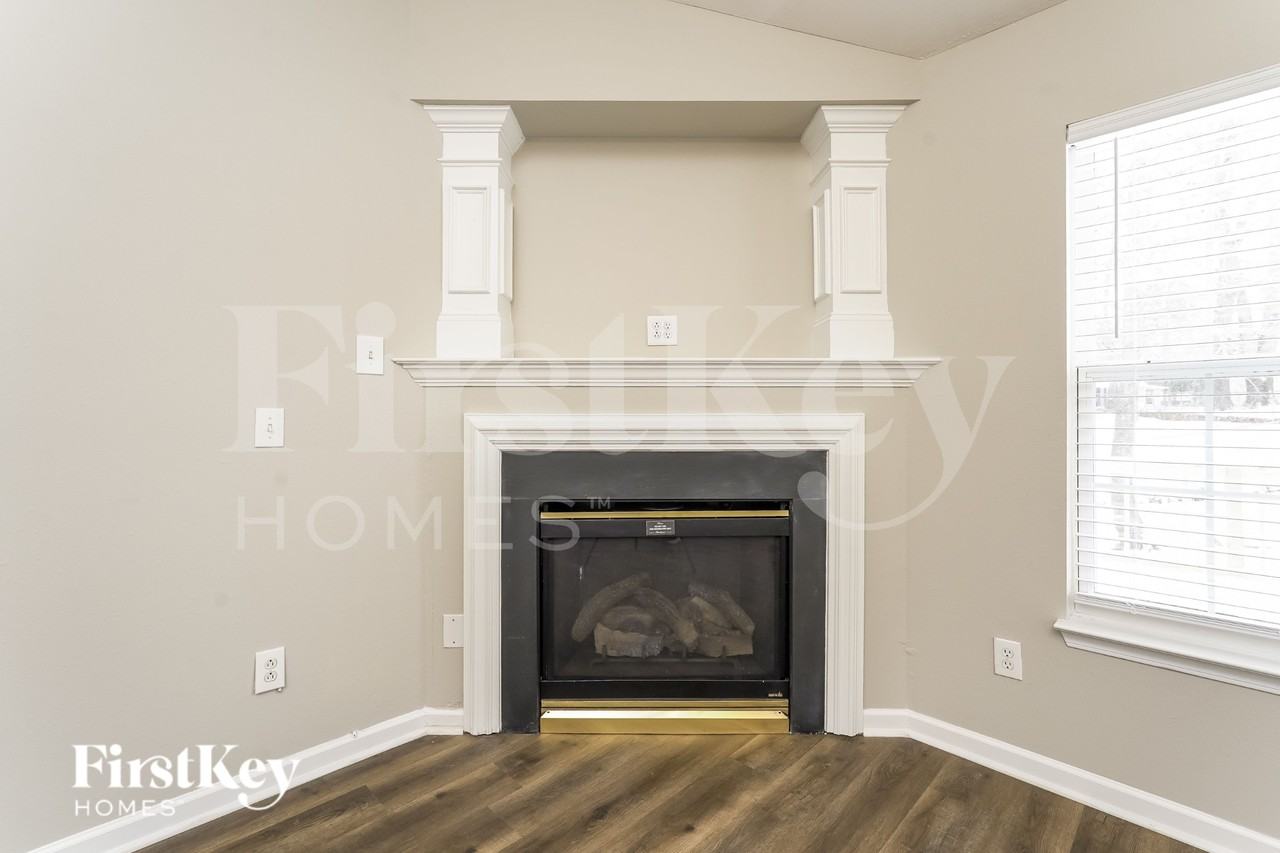 1051 Bexley Ct - Photo 2 of 19