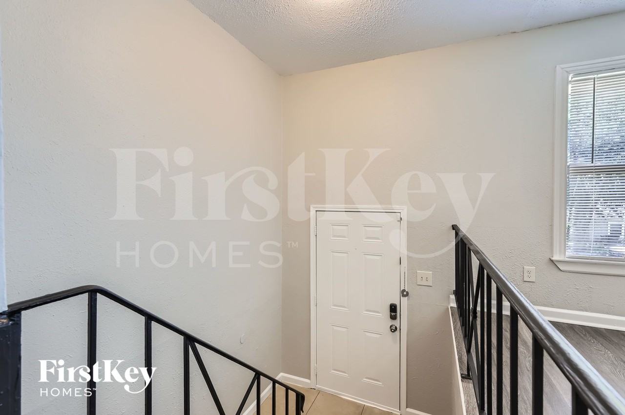 917 Montclair Dr - Photo 4 of 28