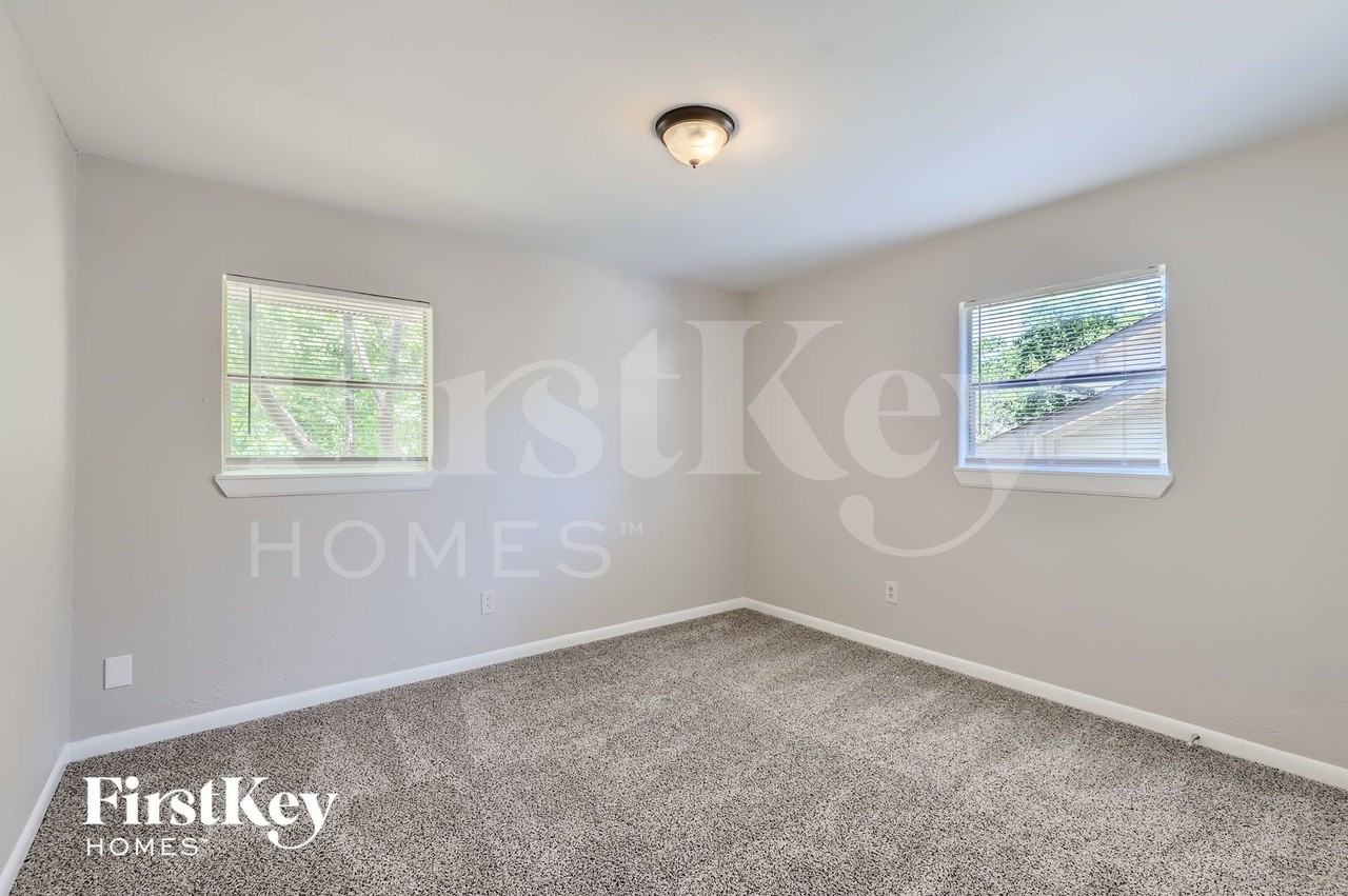 917 Montclair Dr - Photo 7 of 28