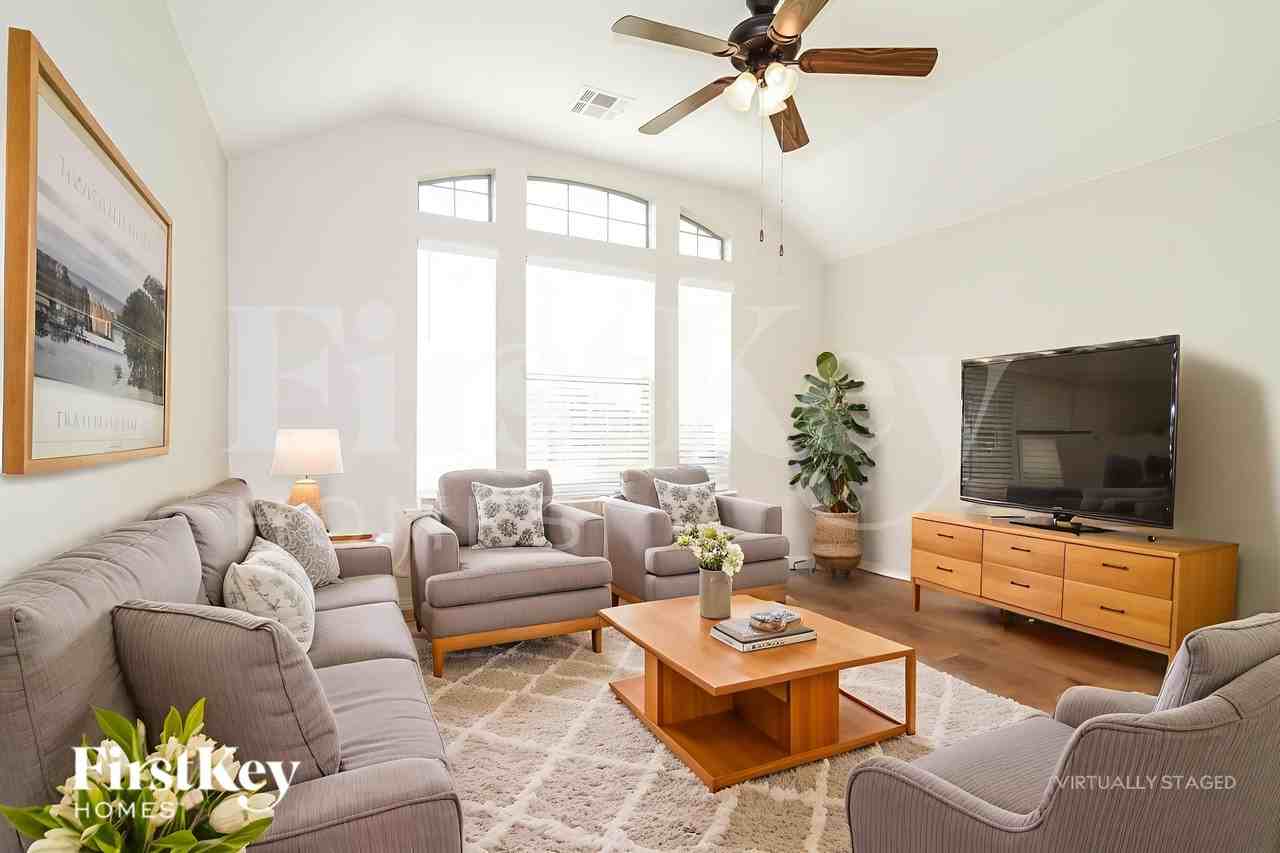 4529 Oasis Ct - Photo 3 of 18