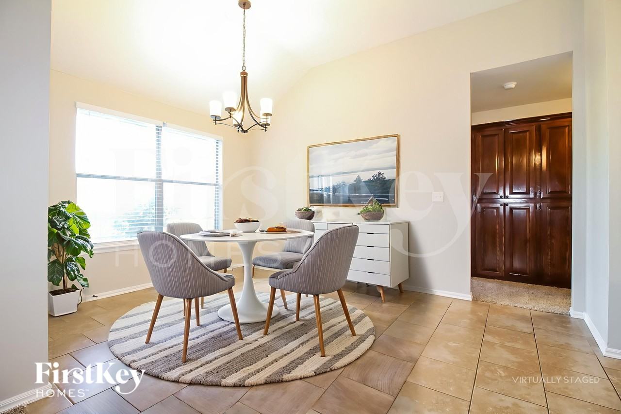 4529 Oasis Ct - Photo 5 of 18