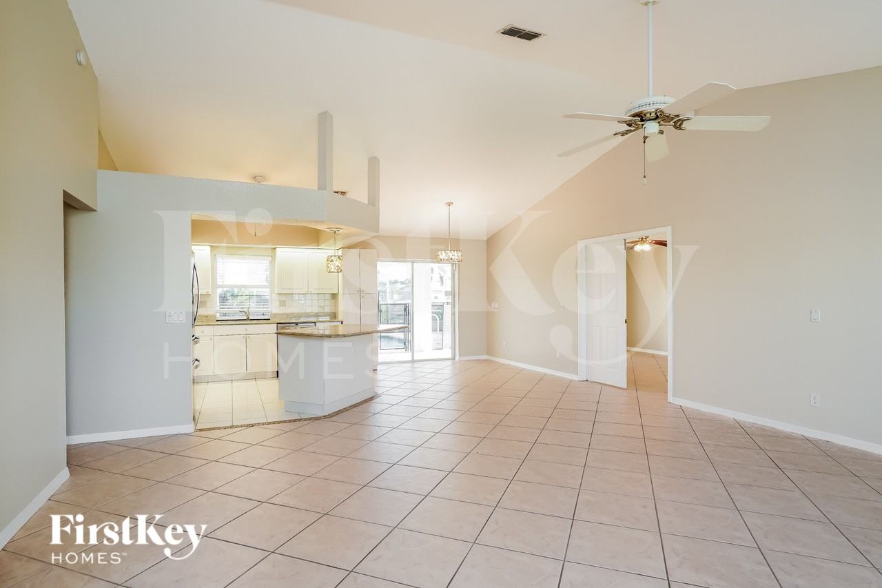 2223 Ne 1st Ter - Photo 3 of 16