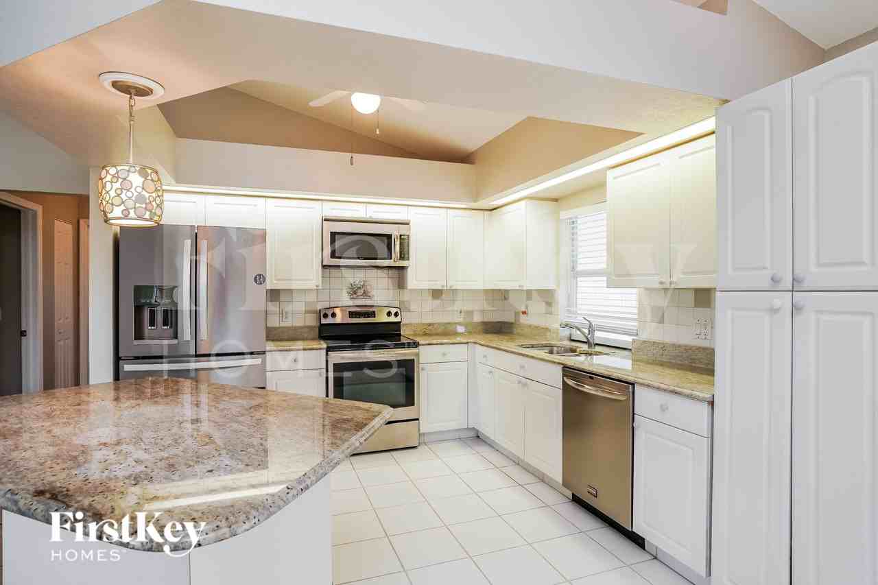 2223 Ne 1st Ter - Photo 5 of 16