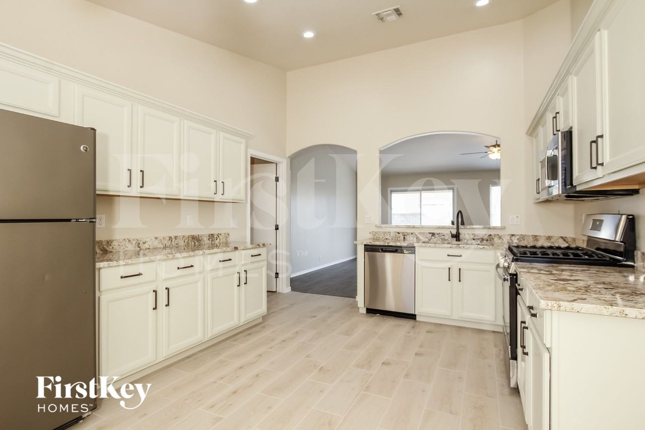 6396 N 81st Dr - Photo 6 of 15