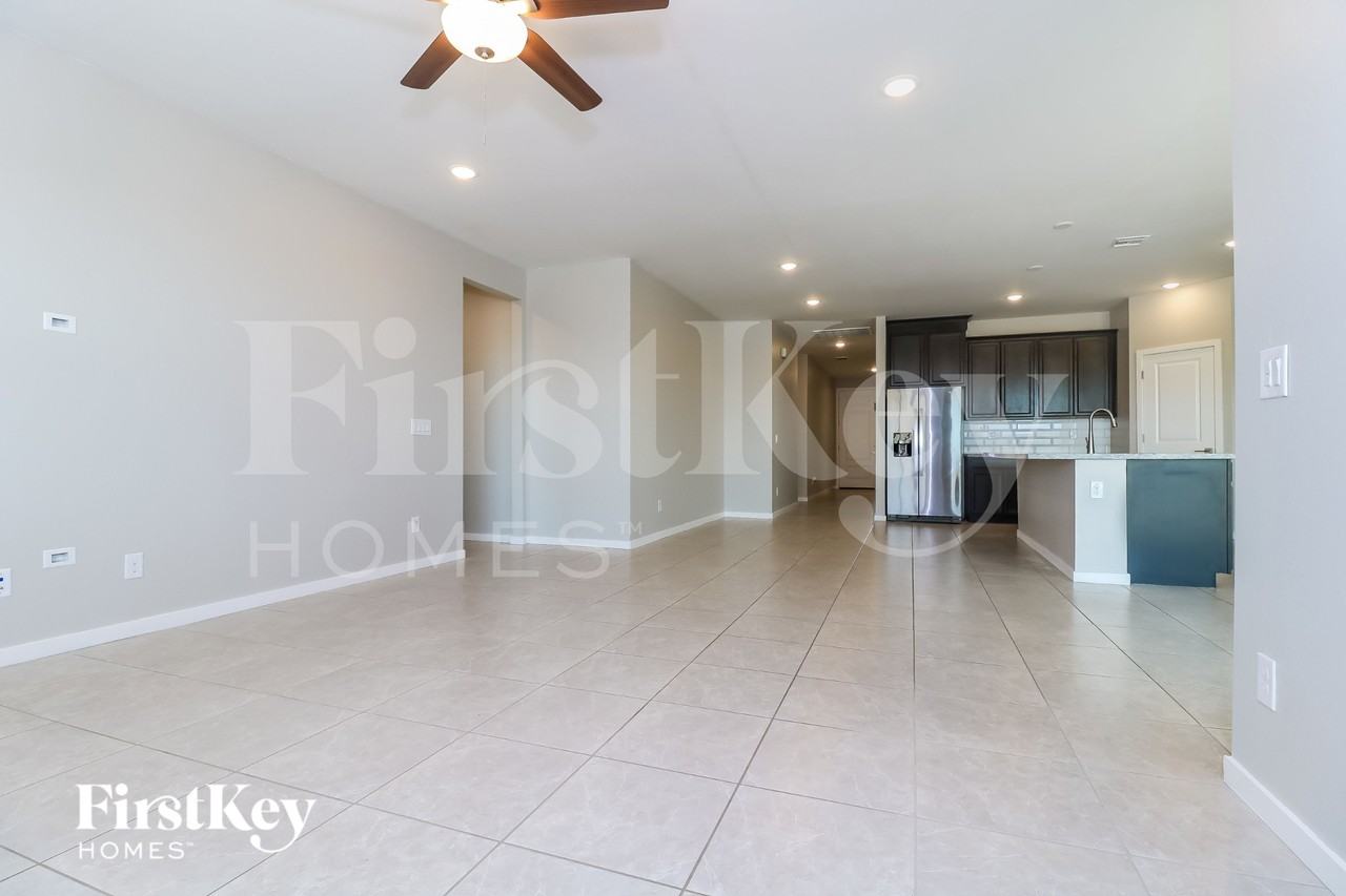 12454 W Gardenia Ct - Photo 3 of 15