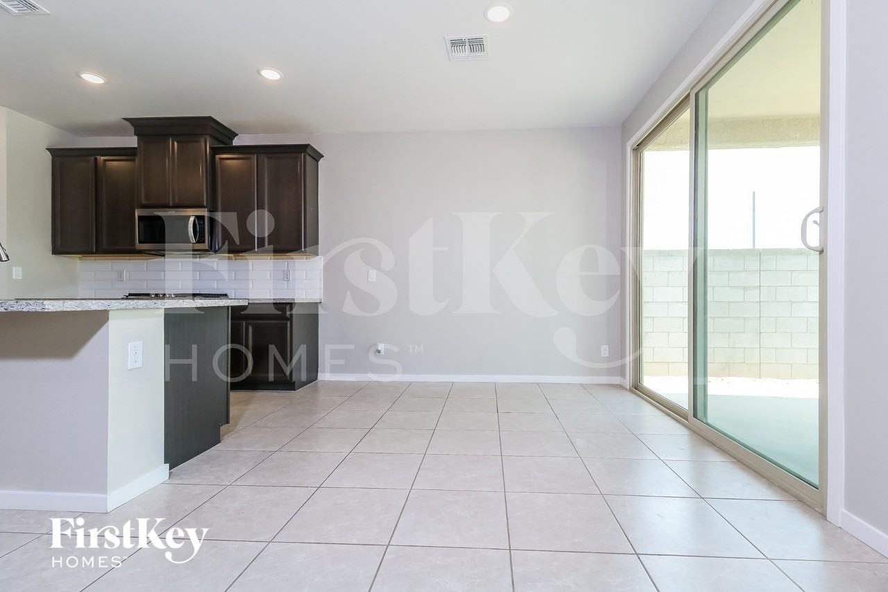 12454 W Gardenia Ct - Photo 5 of 15