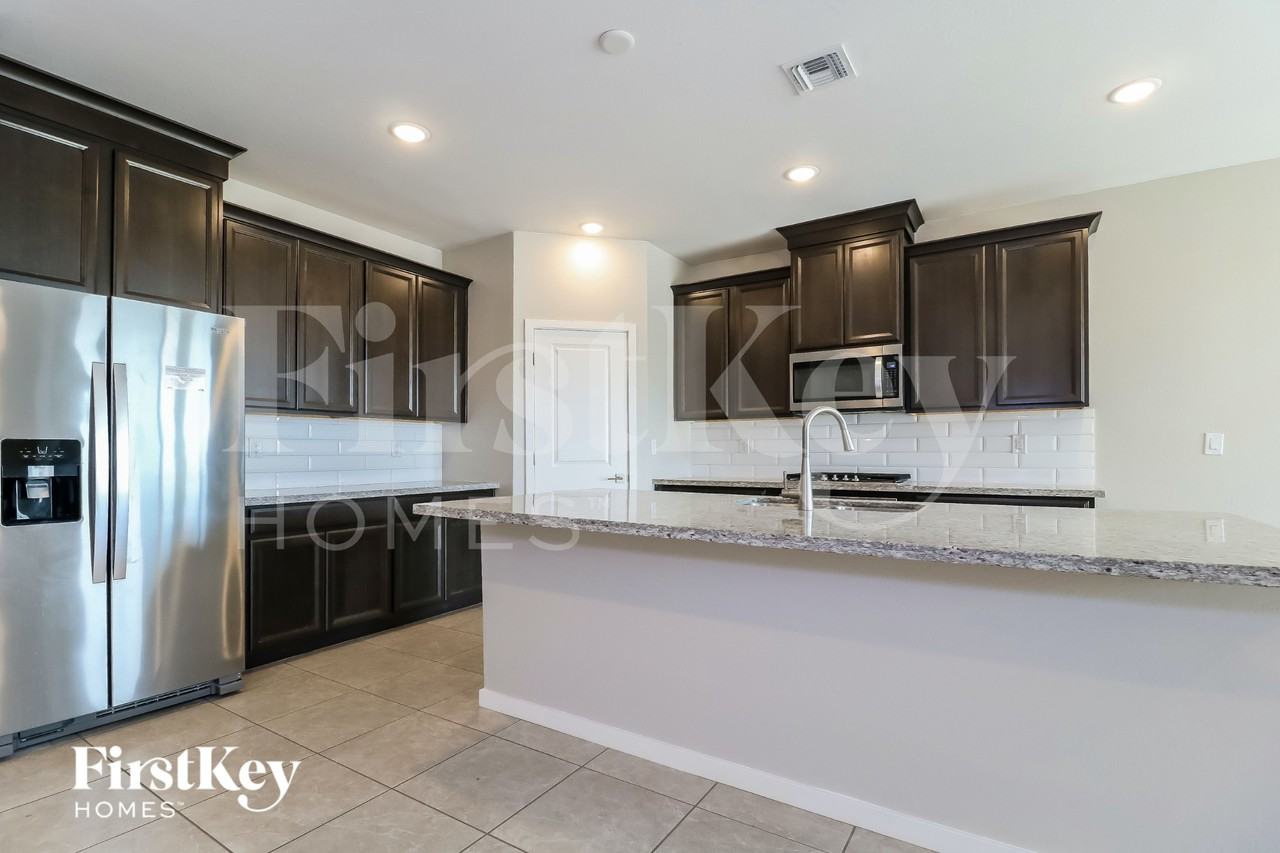 12454 W Gardenia Ct - Photo 6 of 15