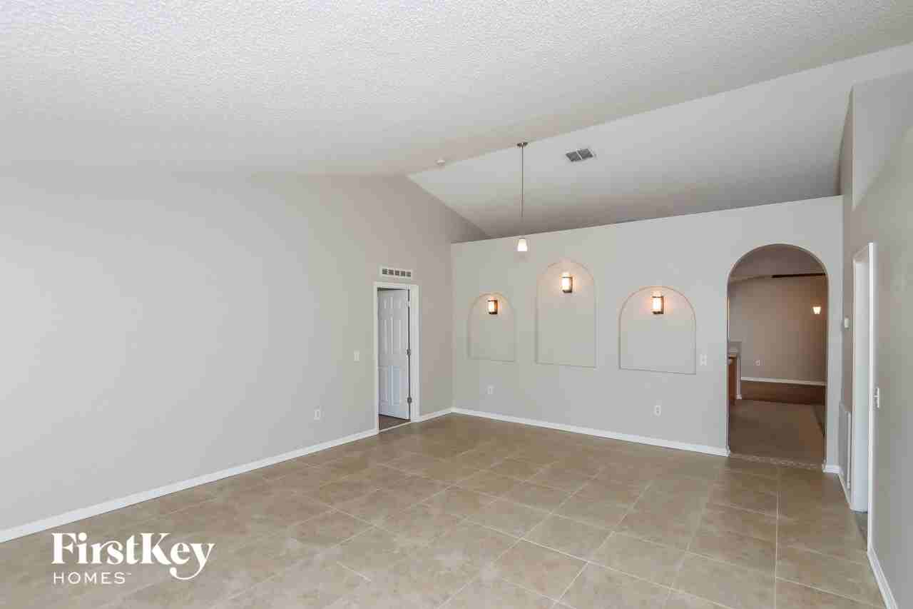 1686 Whiting St Se - Photo 7 of 15