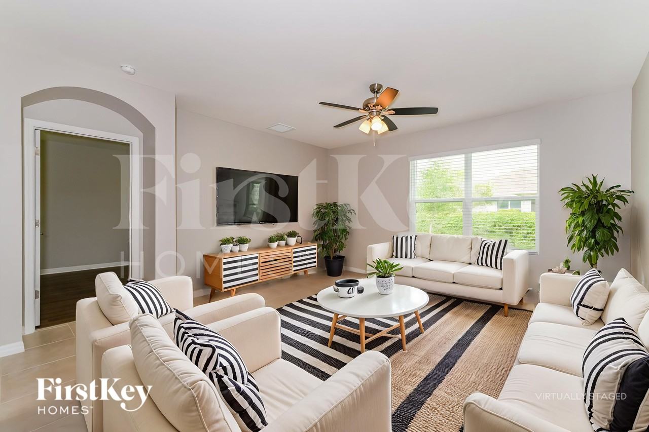 2820 Nw 21st Ave - Photo 3 of 18