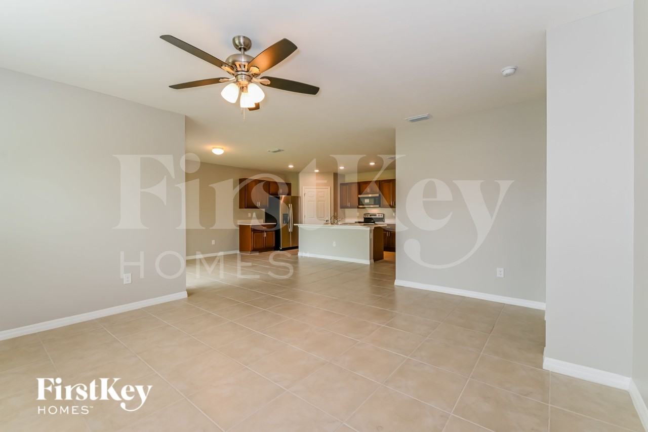 2820 Nw 21st Ave - Photo 4 of 18